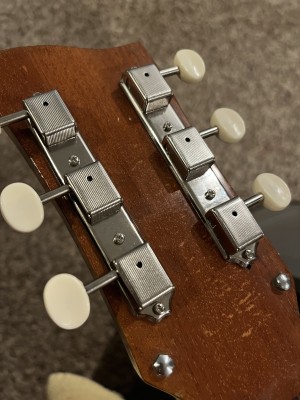 Silvertone 1412 Tuners 2.jpg