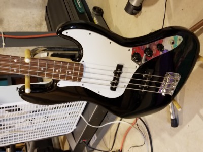 Squier 2010 Jazz Bass 1.jpg