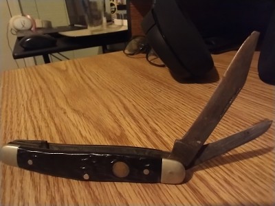 My Pappaw's knife from my childhood, he gave it to me a few years after my older cousin got him the knife he carries now.