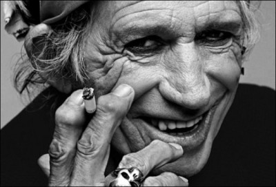 keith-richards-bw-outline-560x381.jpg