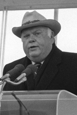 3f512_1301949448_ned_r._mcwherter_speaking_at_a_ceremony_dec_17_1988.jpeg.jpg