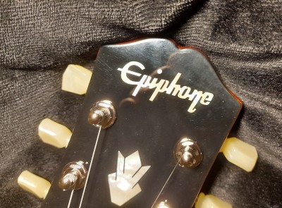 headstock scratches rs.jpg