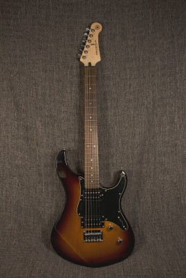 Yamaha Pacifica 120H.jpg